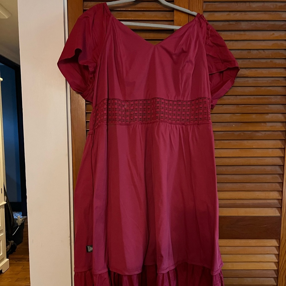 New with tags Torrid size 4 cotton dress! It’s adorable and has an open back